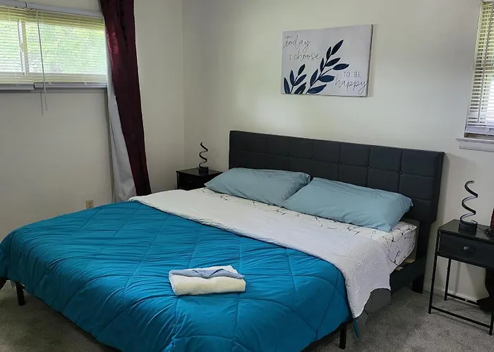 3 Bedrooms 2 Bathrooms, Free Driveway Parking, 2 Min To Ohio State Univrrsity, Ac, Free Wi-fi, Washer And Dryer, Expocenter, Bus Stop, Shuttle, Riverside Methodist Hospital *