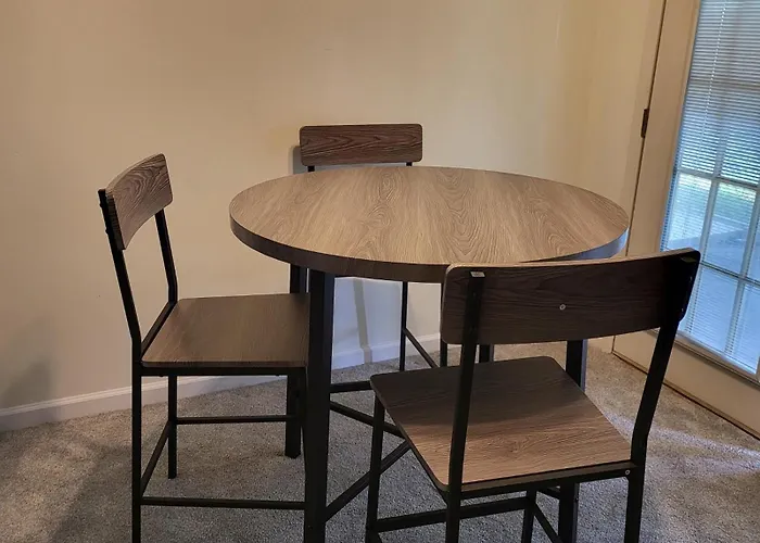 3 Bedrooms 2 Bathrooms, Free Driveway Parking, 2 Min To Ohio State Univrrsity, Ac, Free Wi-fi, Washer And Dryer, Expocenter, Bus Stop, Shuttle, Riverside Methodist Hospital * Columbus